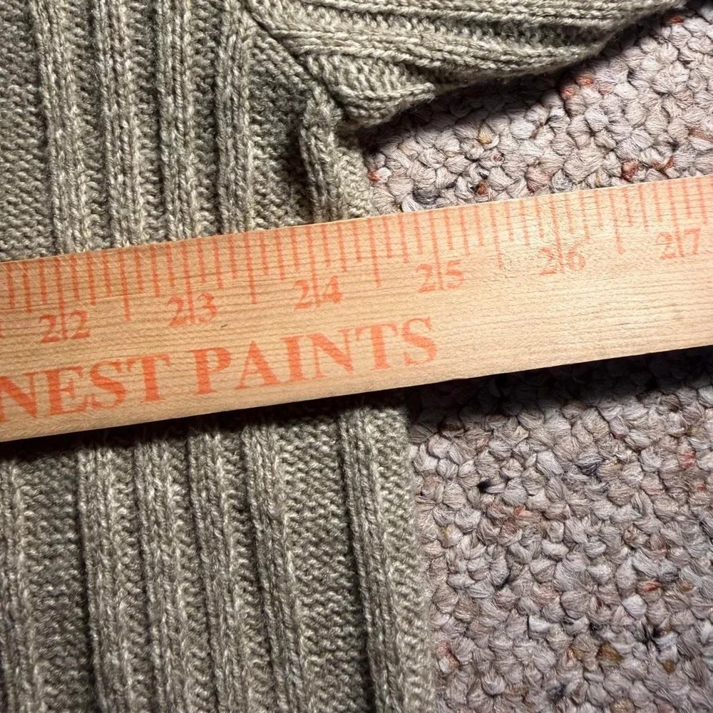 Xtremegear Mens XL Cream Ribbed Knit Striped V-Neck Acrylic Sweater Khaki Green